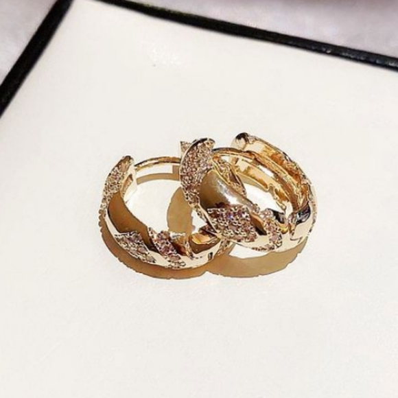 NEW YELLOW GOLD PLATED DIAMOND AZTEC HUGGIE HOOPS - Picture 2 of 6